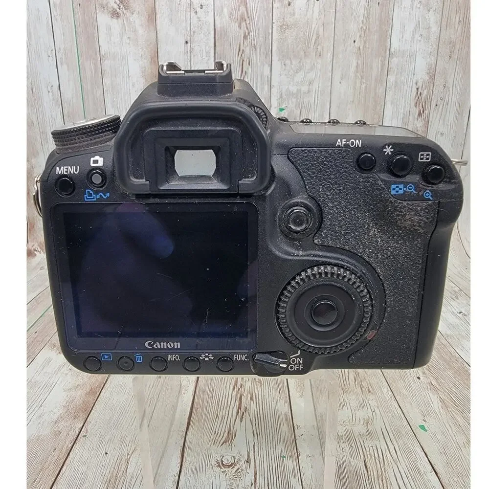 Canon EOS 50D 15.1 MP Digital SLR Camera Body Only W/Battery's & Charger Works